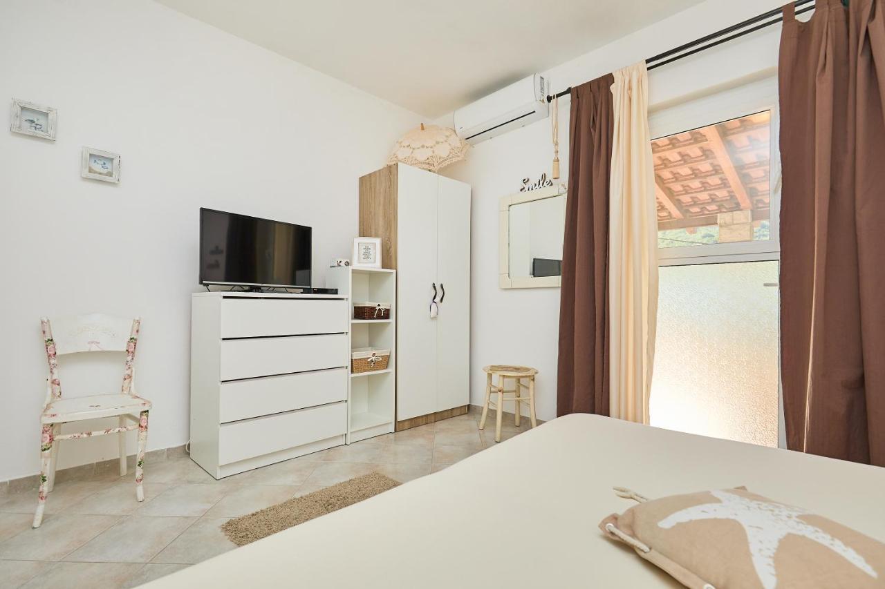 Studio Dolores-Apartment By The Sea Maranovići Kültér fotó